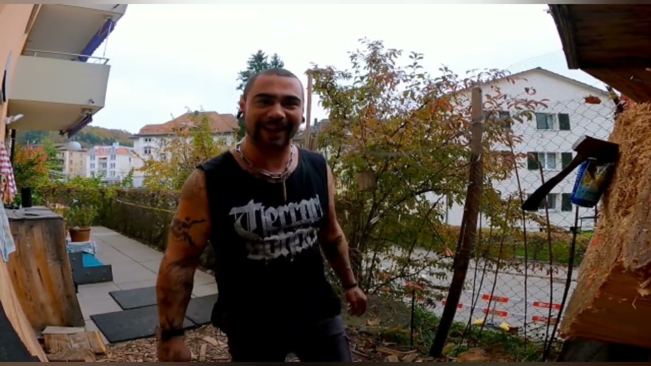 Knife + Tomahawk Trickshots with the Schlack Knifes and a Ochsenkopf Hatchet