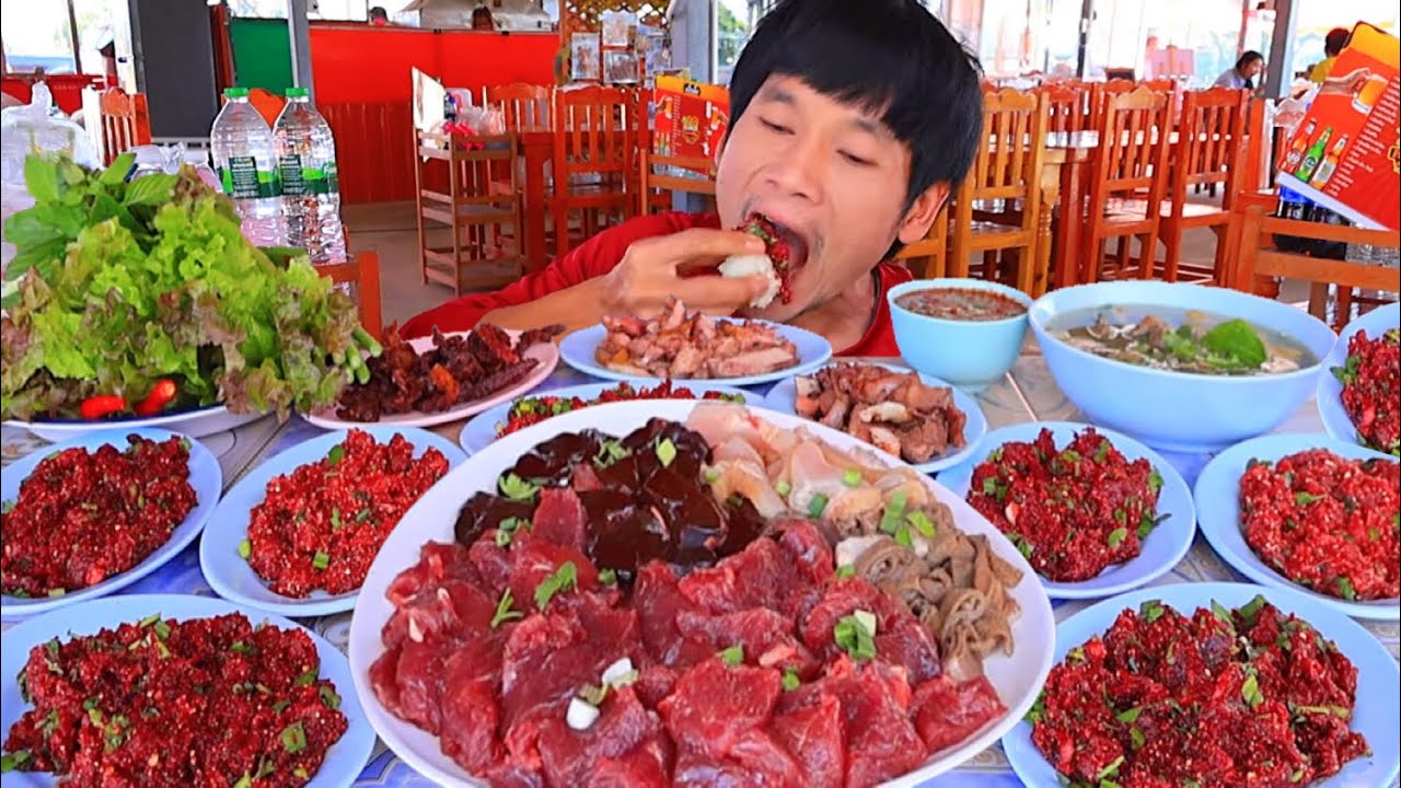 จุ๊เนื้อก้อยขมแกล้มผักสดแซ่บคักอีหลีครับพี่น้องMUKBANG EATING SHOW/โก้อีสานพาแดก