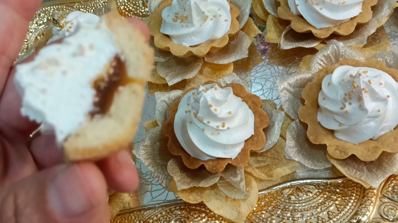حلوة هبلو عليها ضيافي  😋 بمقادير جد بسيطة تقدميها في المناسبات والاافراح 🎊🎉مع عصير بارد☺️🥰🥰🥰