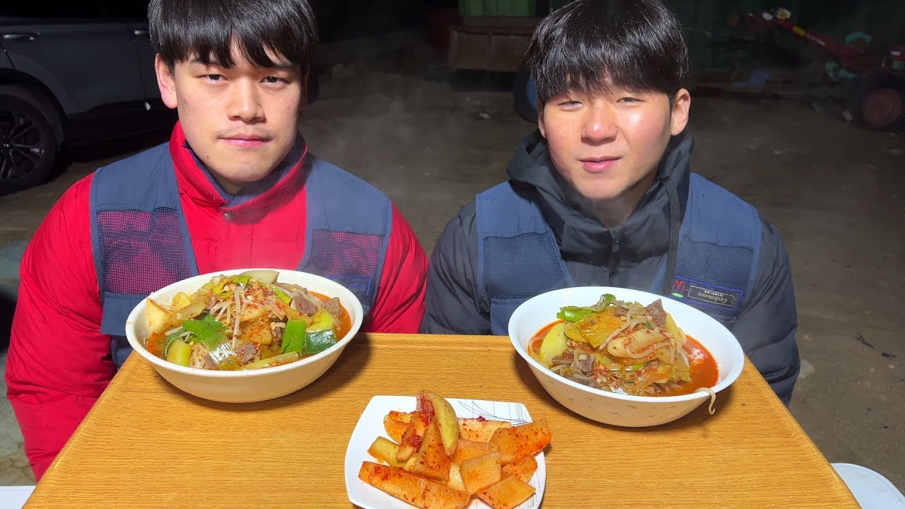 요즘같이 쌀쌀할 때는 경상도식 소고기 국밥!!★밥순삭..Beef and rice soup MUKBANG EATINGSHOW