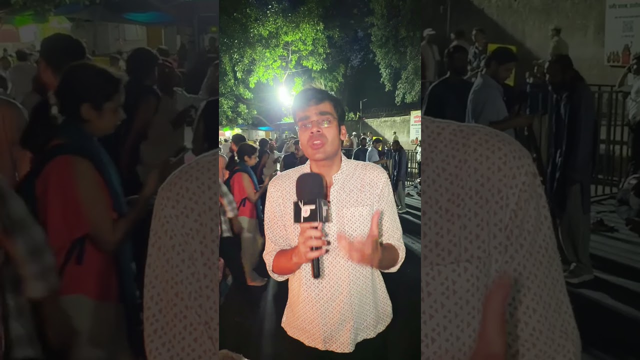 Cockroach Protest&rsquo;s Most Striking Image #peektv #news #cjp #protest #delhi #neet #education