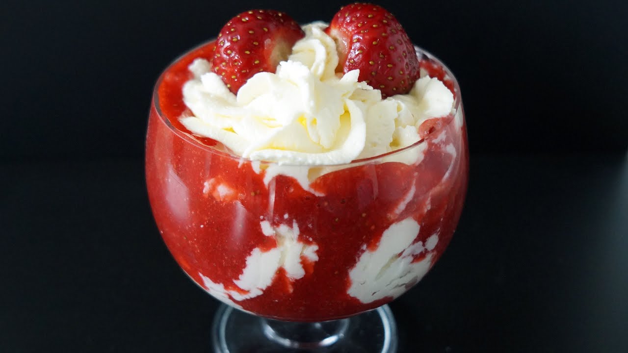 Szybki deser z mascarpone i truskawkami