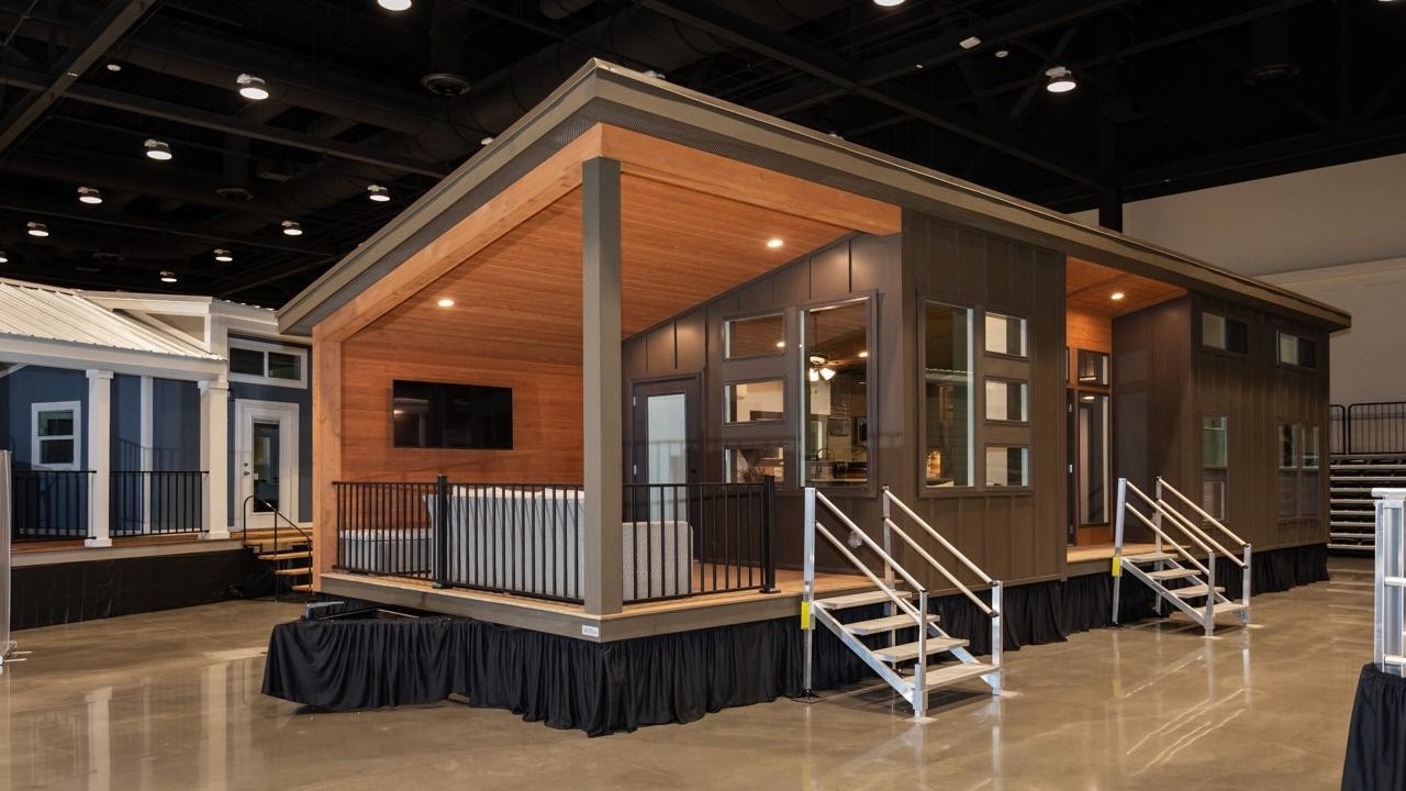Luxury on Wheels Ridiculously Fancy RVs #tinyhousetour, #claytonparkmodels, #