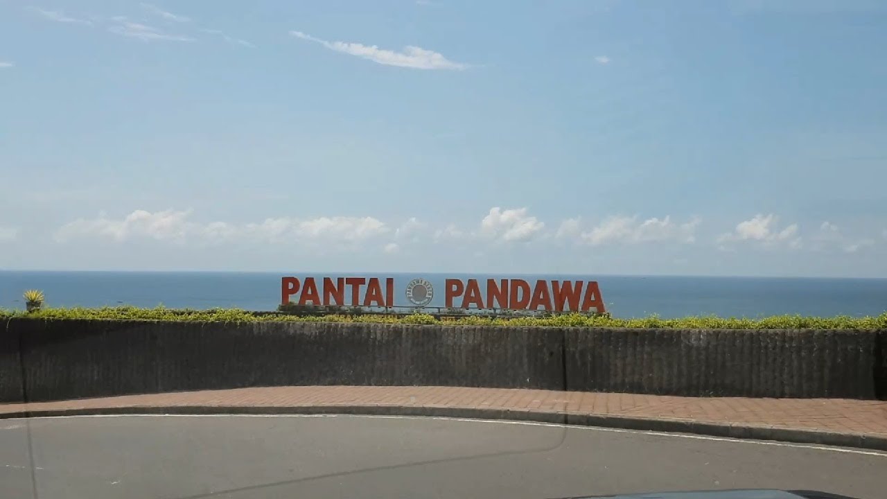 BALI: Menuju Pantai Pandawa via Jl. Melasti 2, Kuta Selatan, Januari 2022.
