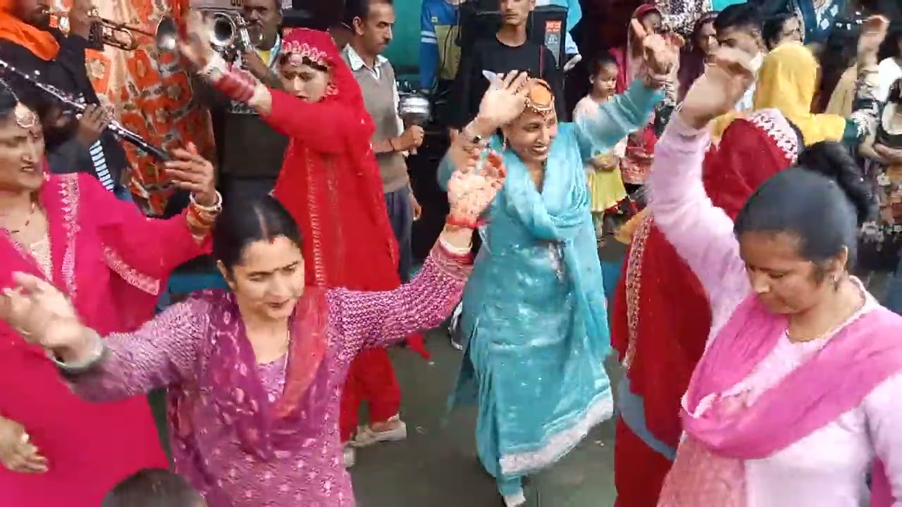 पहाड़ी डांस 
