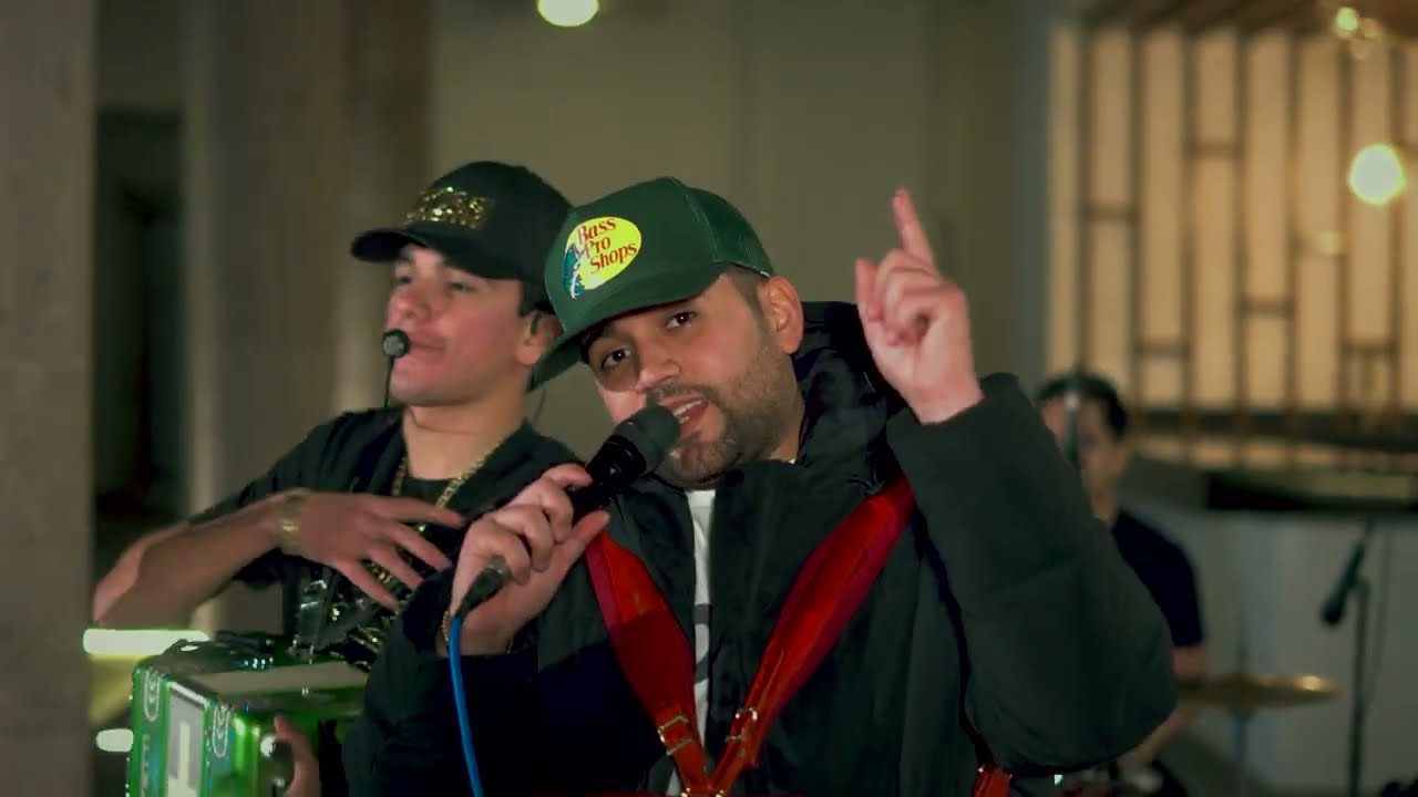 Los Chavalitos FT. Grupo Opuesto Sentido - El Amigazo