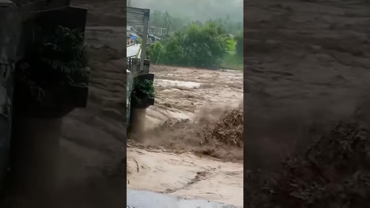 😱 Terrifying Flash Flood Sweeps Everything Away!#flood#rainstorm#shorts