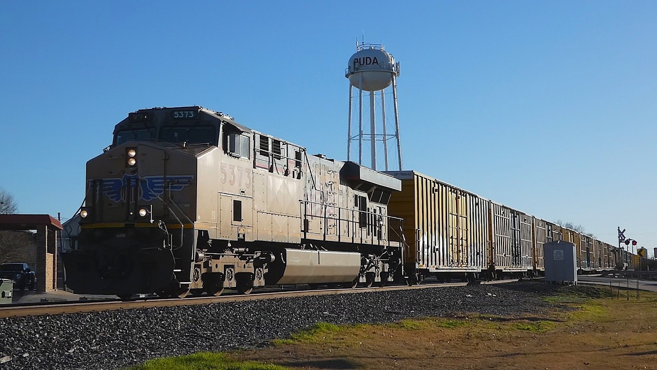 UP 5373 w/ Nice K5LLA! Leads Northbound Loaded Beer Boxcar Train In Buda, Texas - 1/18/2026