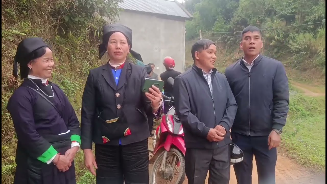 Hai bạn trai xã Thiện hoà đi mừng Tân Gia,2 bạn gái xã Hồng phong hát sli chiatay bạn lưu luyến quá 
