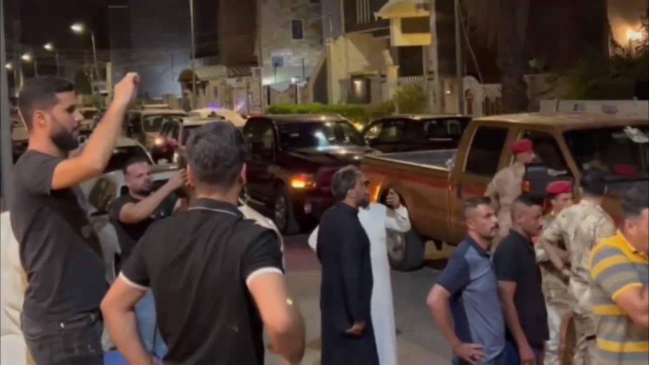 استقبال جثمان الشهيد المقدم ليث الحيالي امام منزلة في بغداد.
