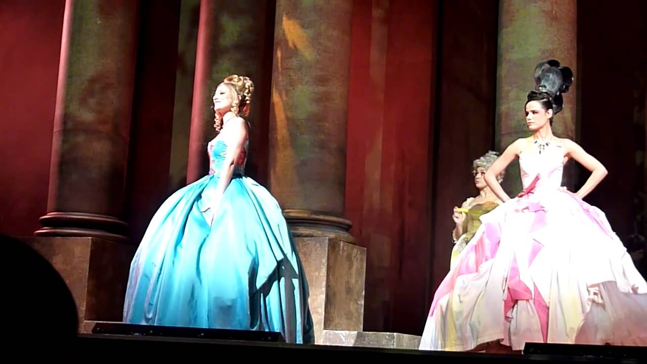 Mozart l'Opéra Rock - Six pieds sous terre [Melissa Mars & Diane Dassigny] (PDS 19.12.10)
