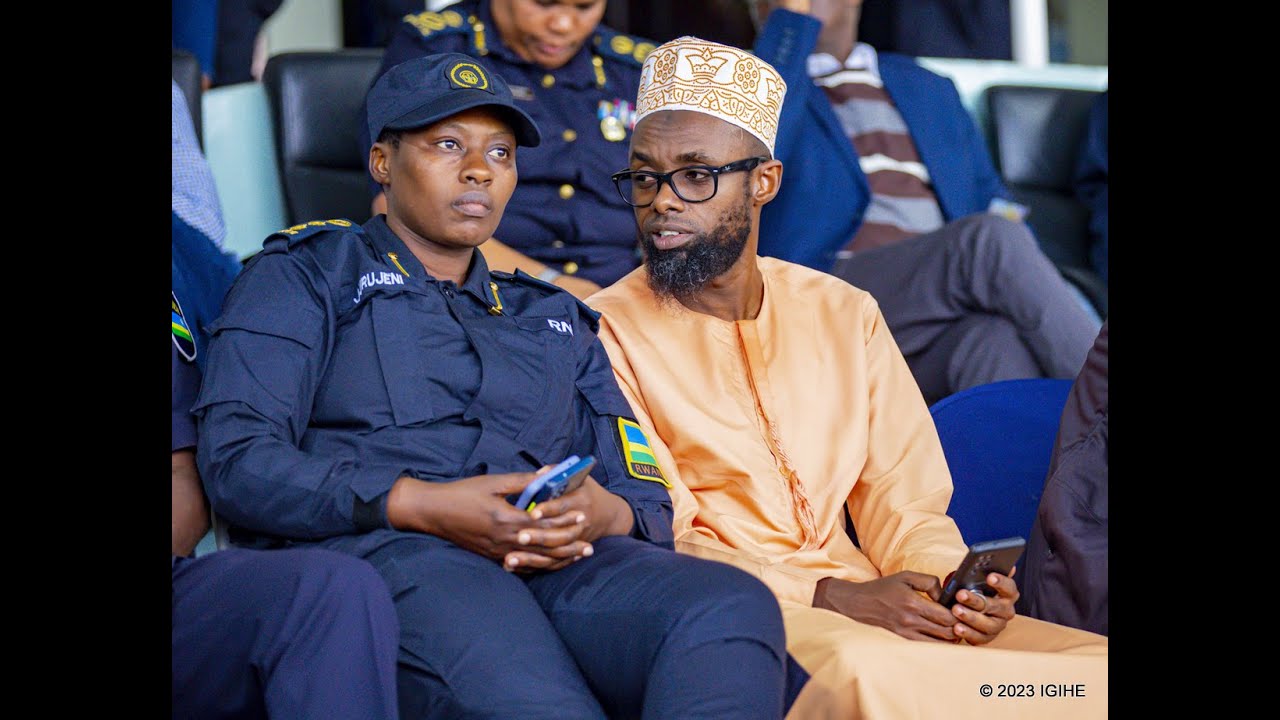 AKASAMUTWE: SHEIKH AGARAGAYE MU IFOTO Y'UMWAKA| ASABYE JEAN LUC KUDUSHAKIRA JINGLE NK'UMUHANZI