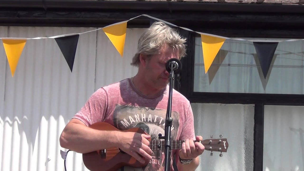 Paul Larcombe at N'Ukefest 2014