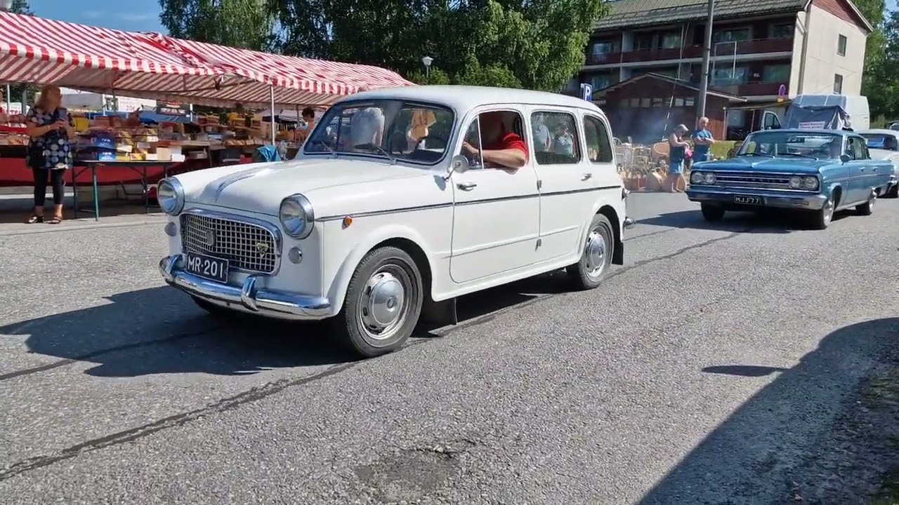 Vanhoja autoja Hirvensalmella