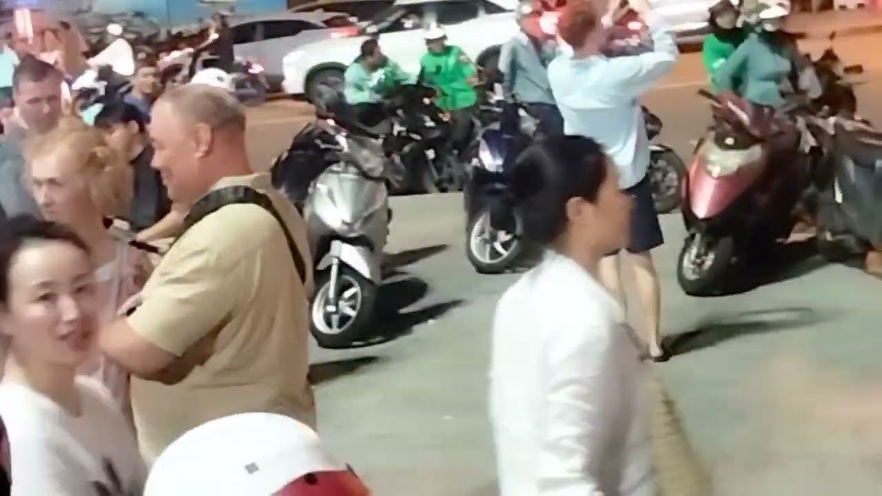 Văn nghệ chào mừng ngày bầu cử tại tháp trầm hương Nha Trang 