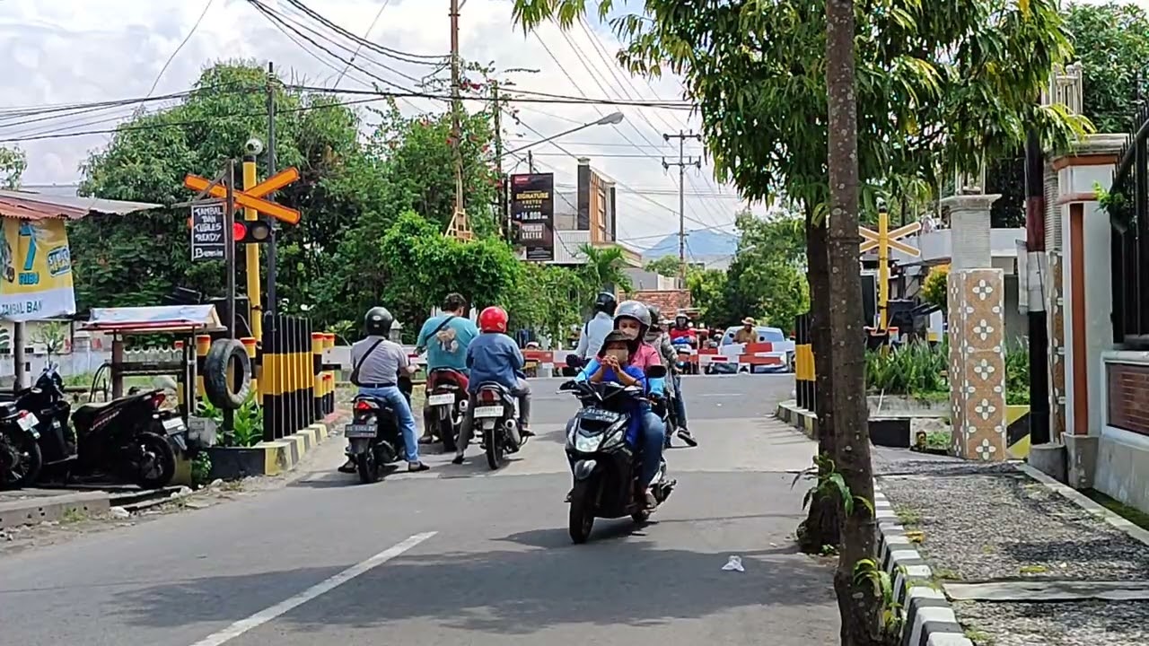 Perlintasan kereta api JPL 282, Setono Pande Kec. Kota Kota Kediri