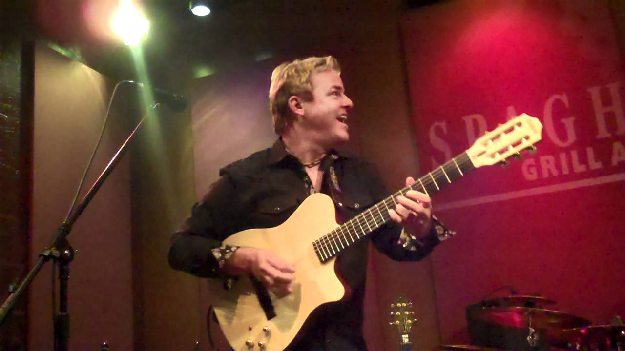 Steve Oliver Performs 
