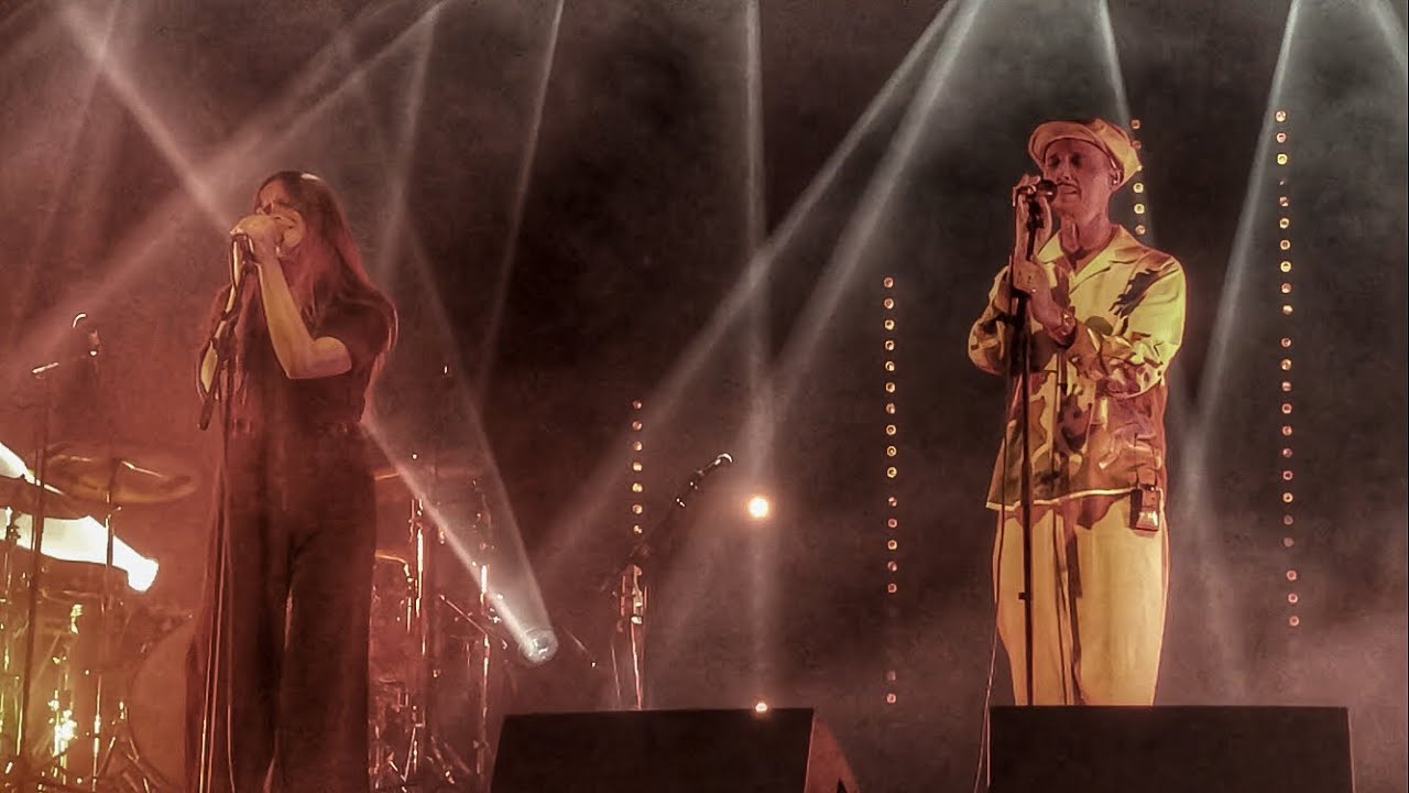 Gabrielle Aplin and JP Cooper - Losing Me Live at The London Palladium