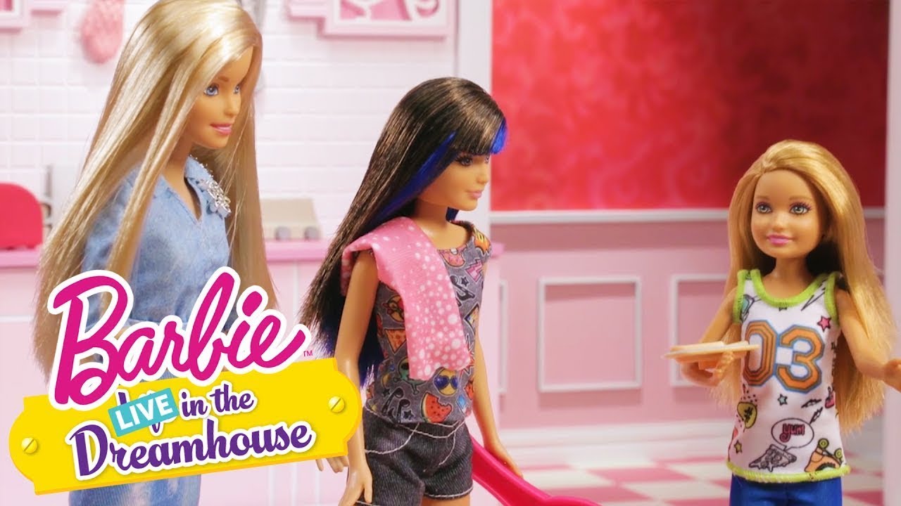 Una pequeña mansión de los sueños | Barbie LIVE! In The Dreamhouse | Barbie Latinoamérica