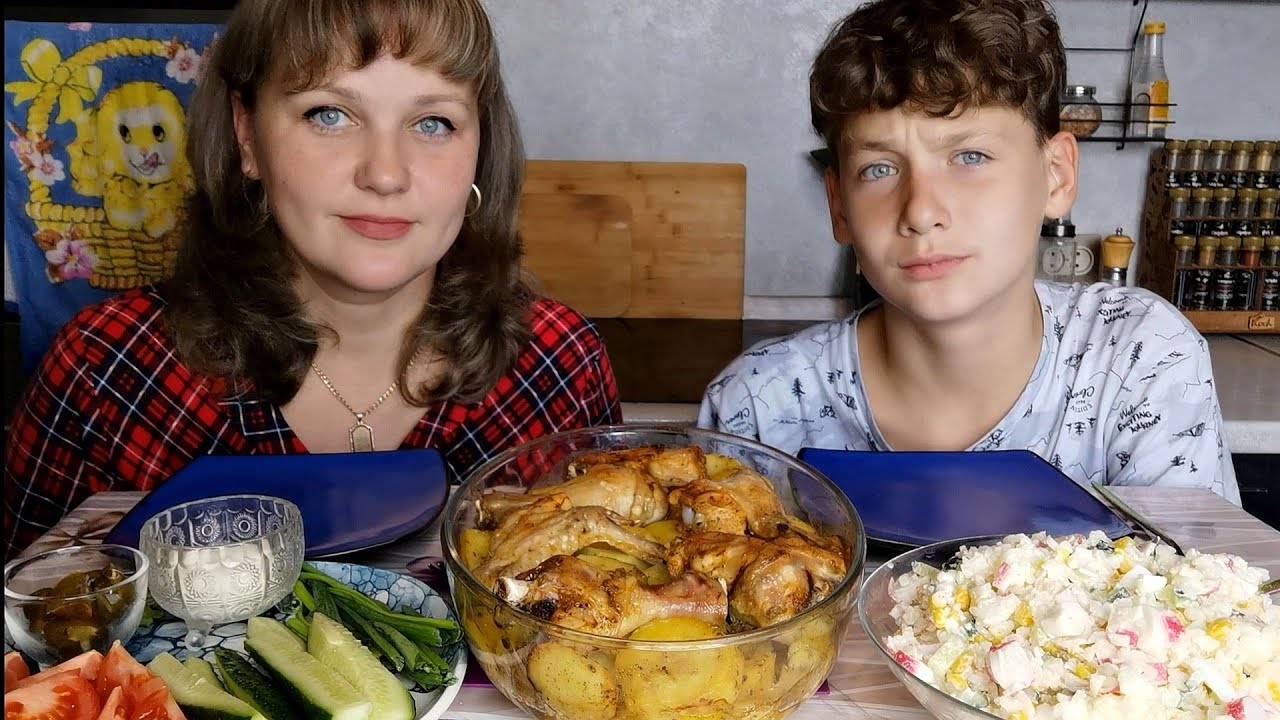 Мукбанг Крабовый салат, Курица в духовке