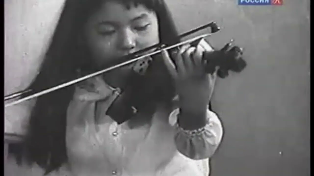 Yoko Sato Child Prodigy in Masterclass with Leonid Kogan Wieniawski Concerto 2 - Short Clip
