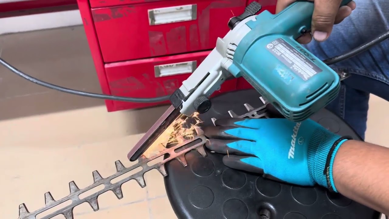 9032 Makita Belt Sander