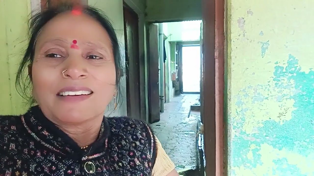 बुआ लगती है उसके यहां बैठे हैं तो ठंडी के बातचीत होरही है