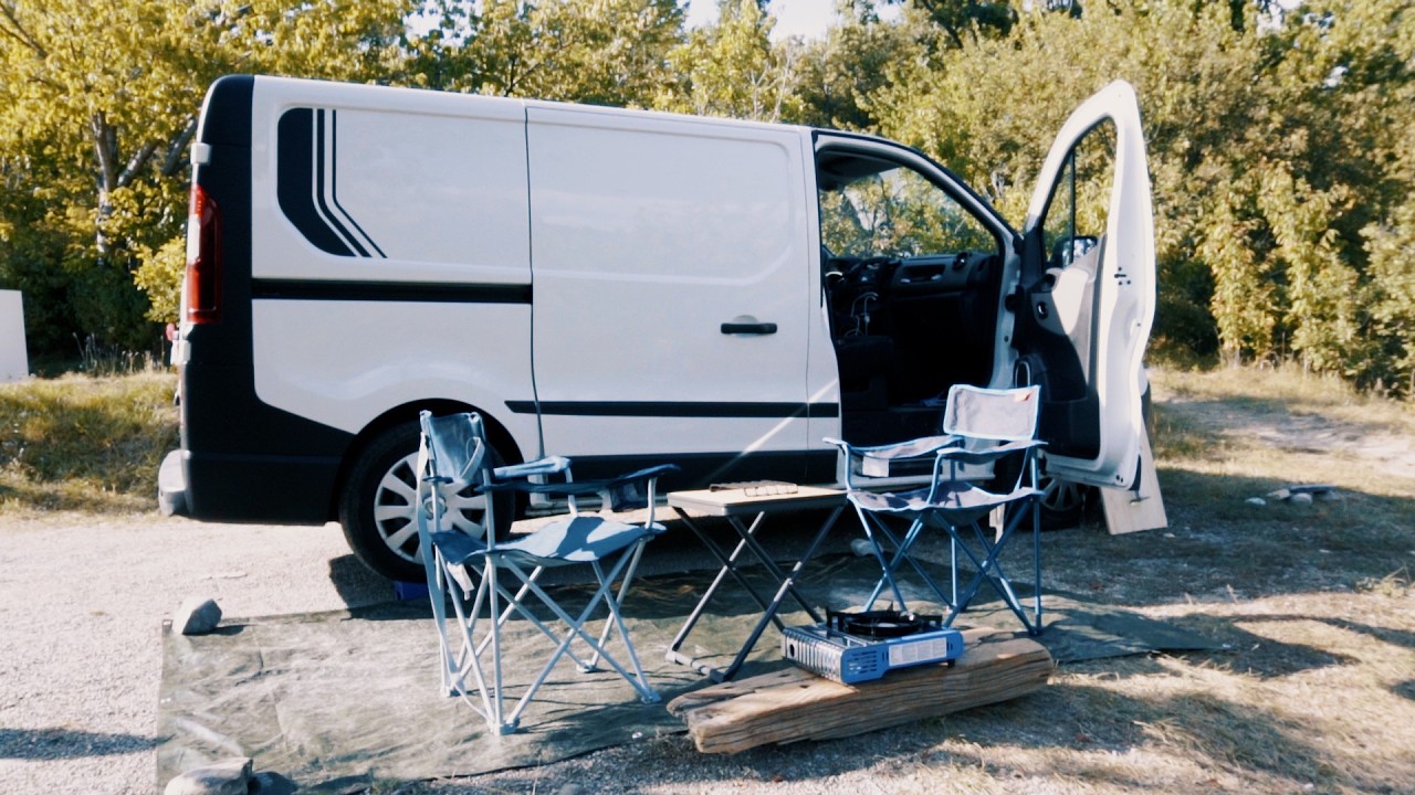 enfin le vantour de mon renault trafic, aménagé avec du bois de récupération