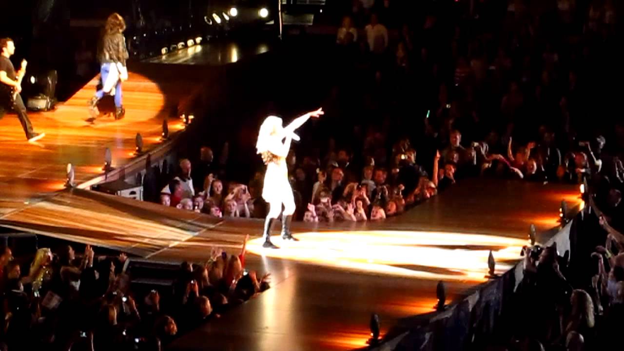 Taylor Swift - Sparks Fly (Live at Raleigh, NC)