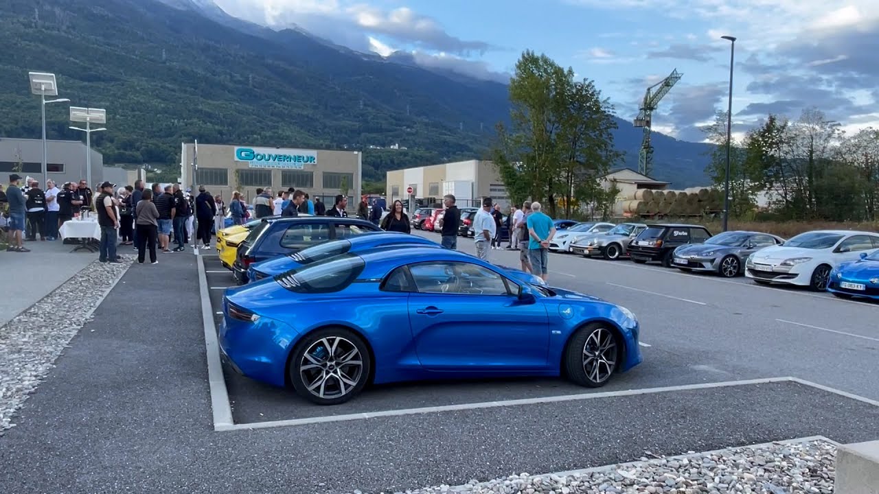 Voitures : Rassemblement d'Alpine, une cinquantaine de passionnés se retrouvent...