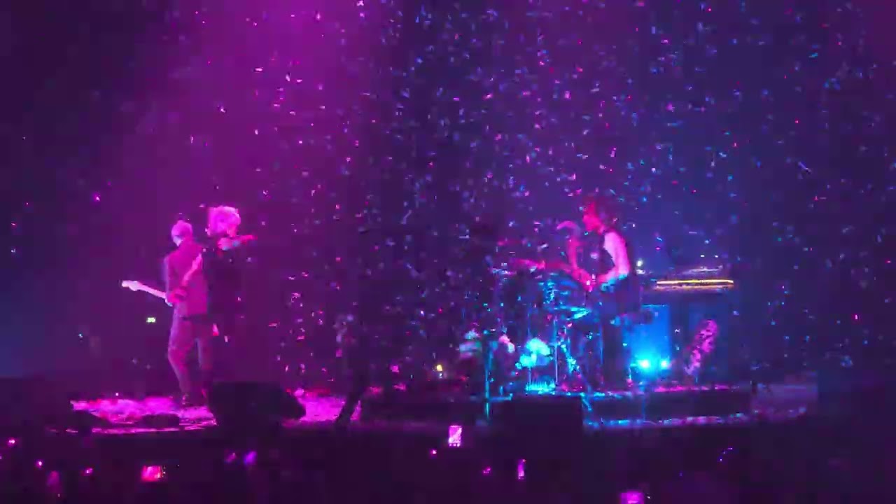 Miss Paramount Indochine accor arena le 6 Mars 2026