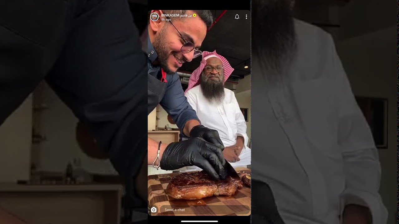 سناب بن قاسم وطبخ شورتريب مع عادل الكلباني 😂