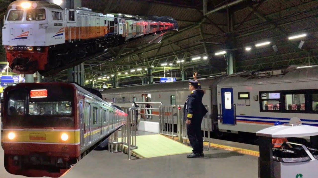 Aktifitas Stasiun Gambir Pada Malam Hari