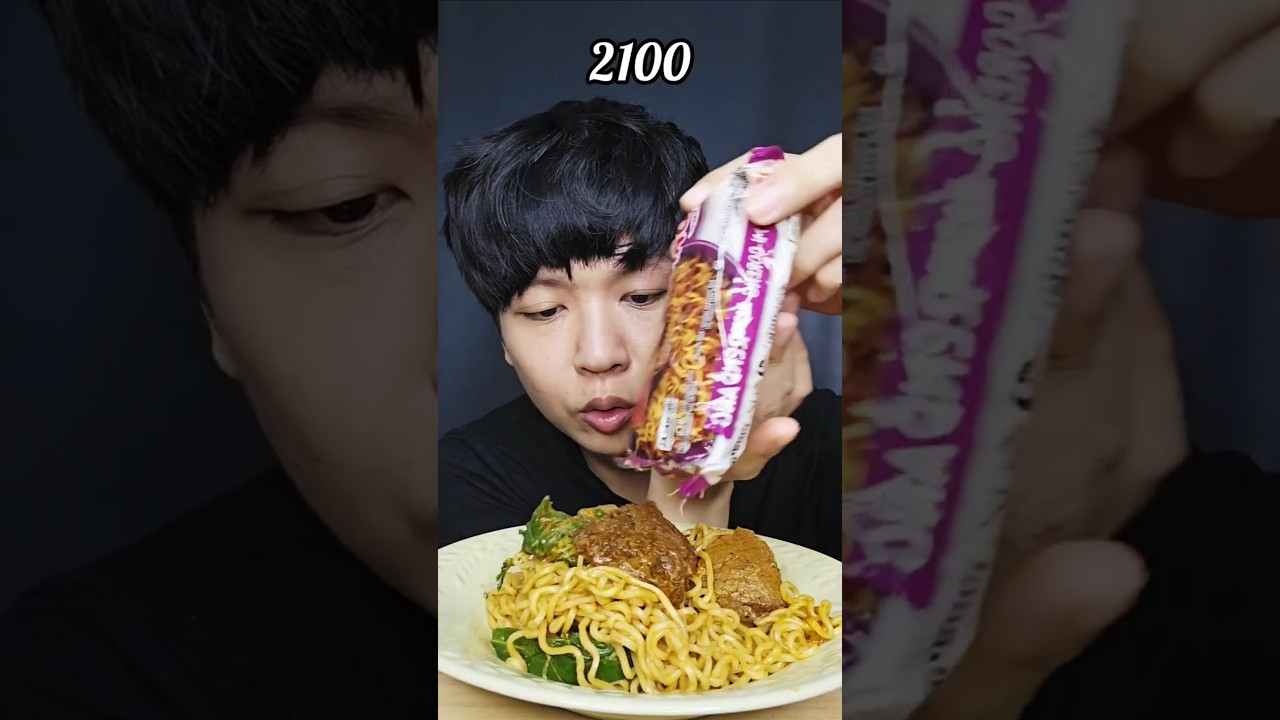 INDOMIE RENDANG 2100 ADA RENDANG ASLI NYA #shorts