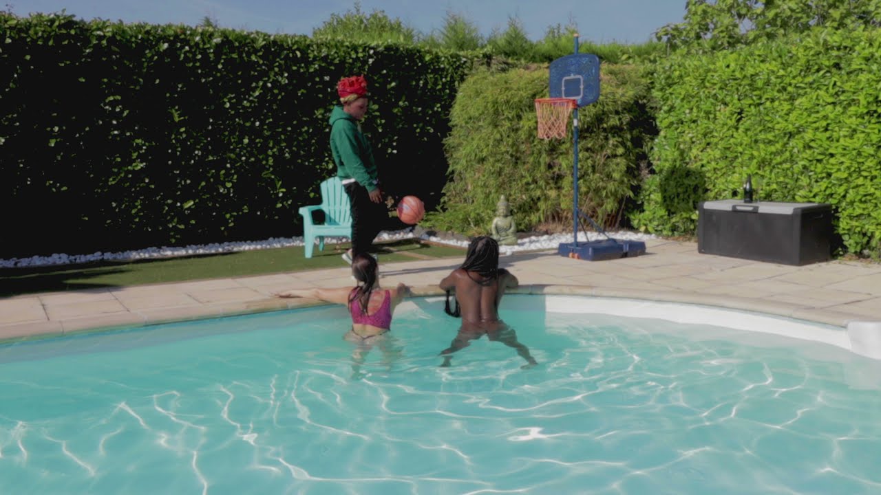 YoungBoss-BarbieCity (official vid&eacute;o)