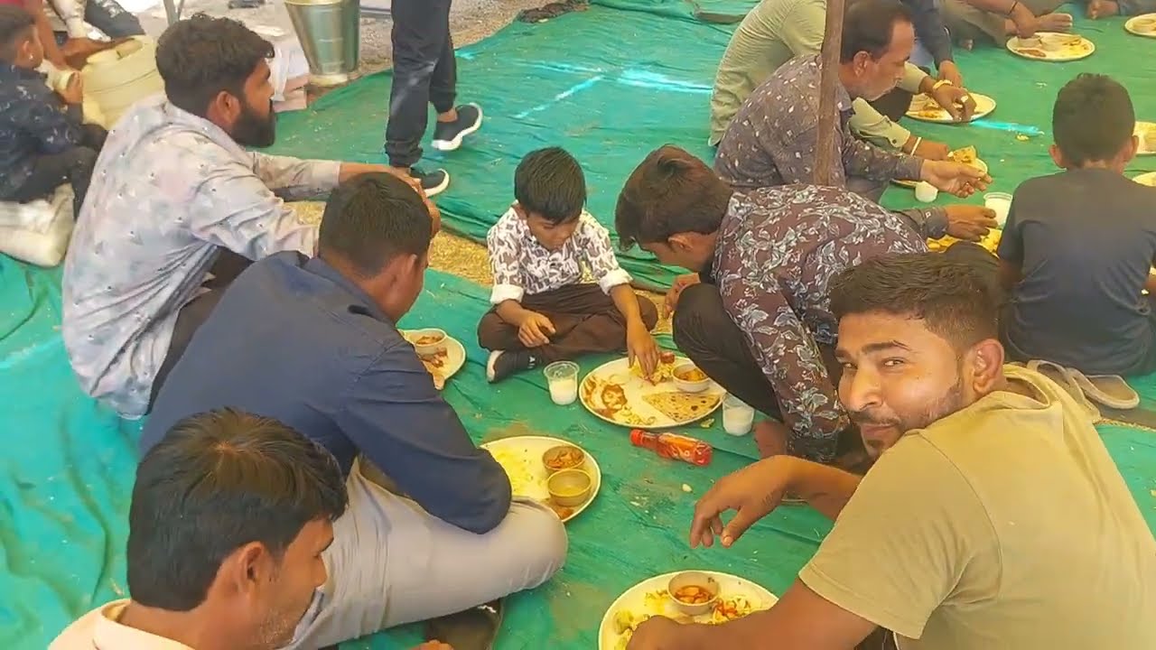 આજે આપણા મિત્ર ના લગ્નમાં ગયા છે
