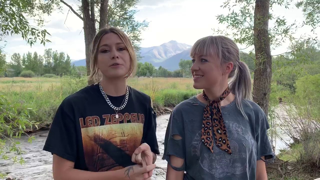 Larkin Poe Accepts their Independent Blues Awards!