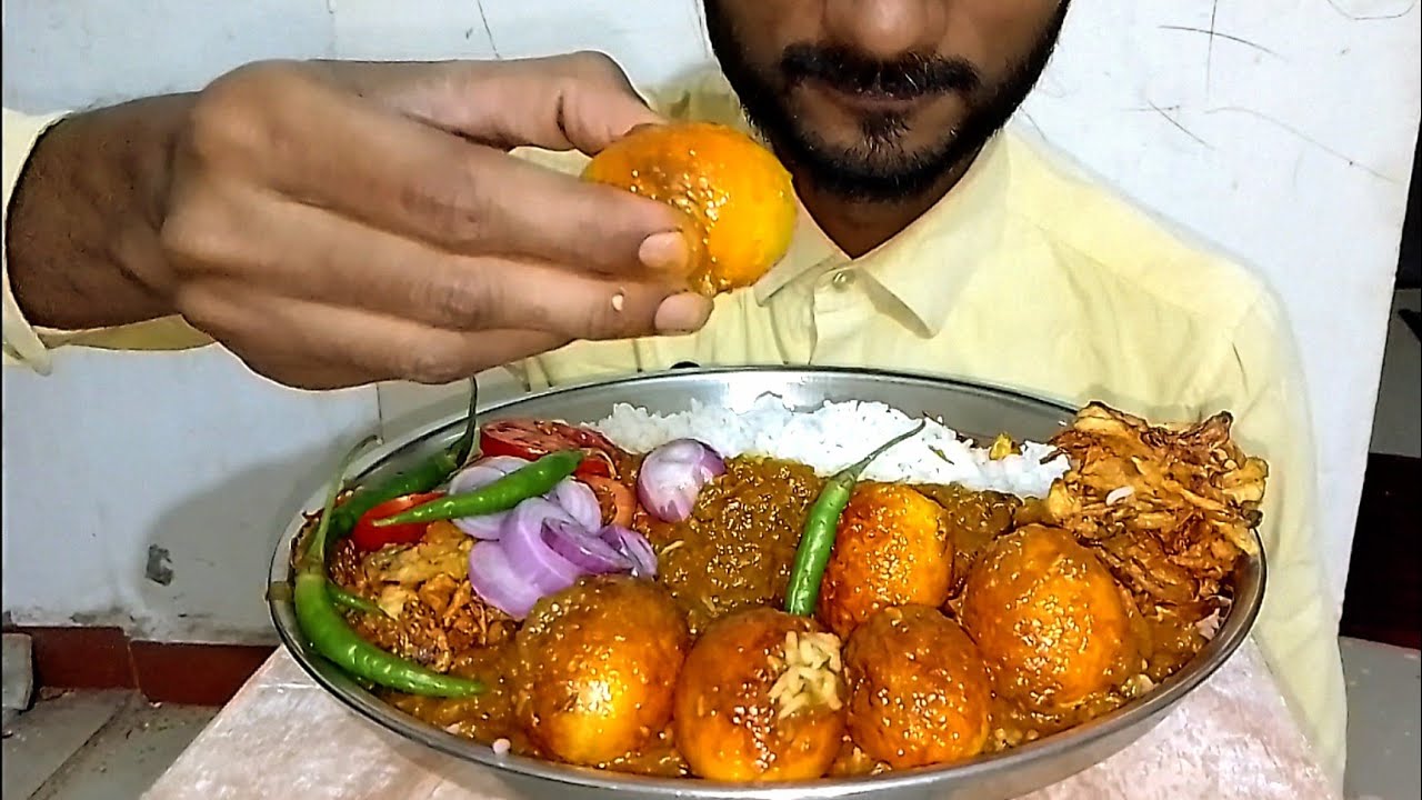 Eating Anda Curry with Rice and Aalu Pyaj ka Pakoda.. Delicious Food Eating Mukbang