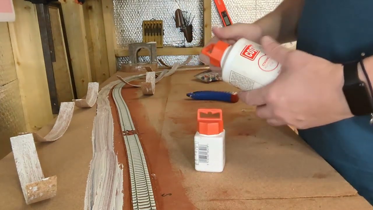 How I glue down cork for the trackbed
