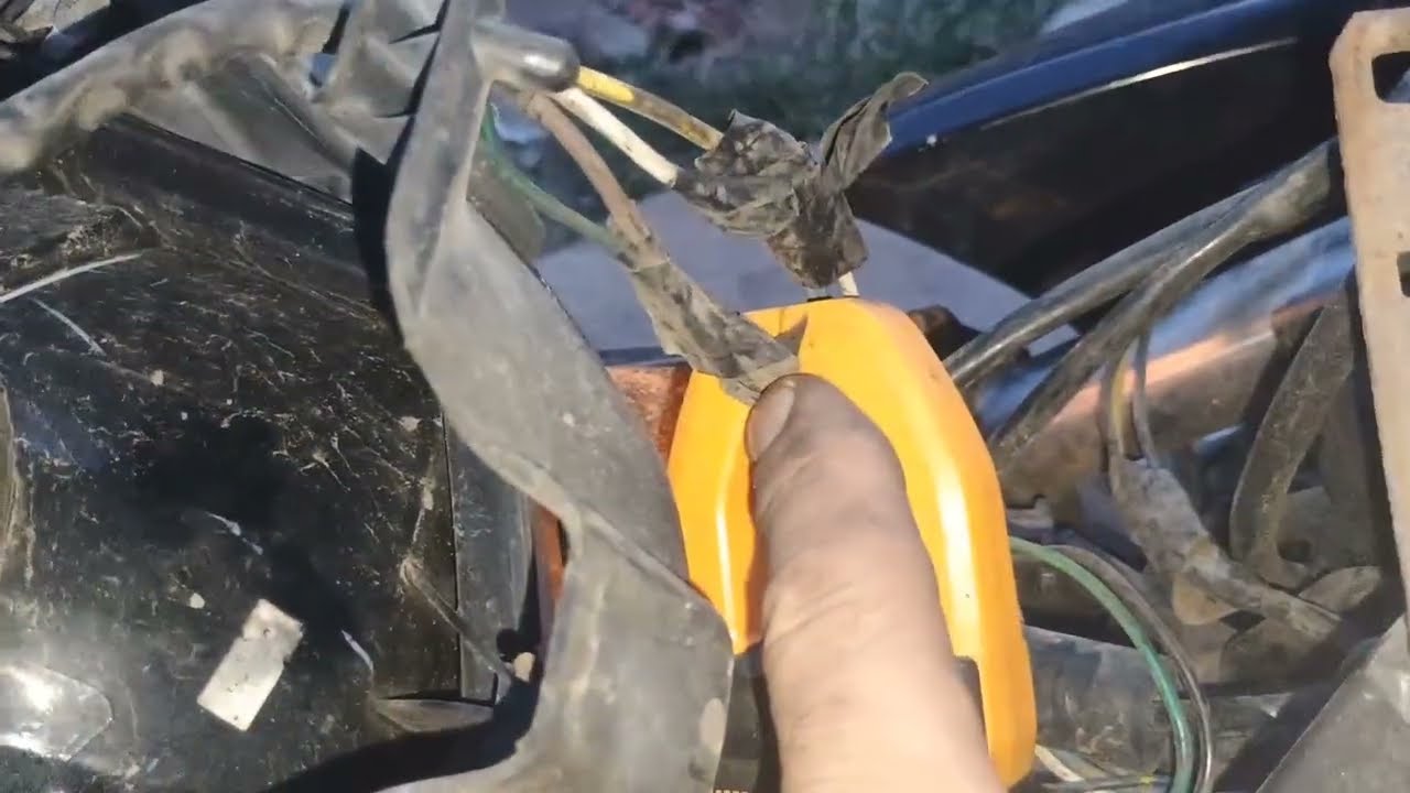 Moto descarregando a bateria , todo defeito fosse fácil assim , seria bom 