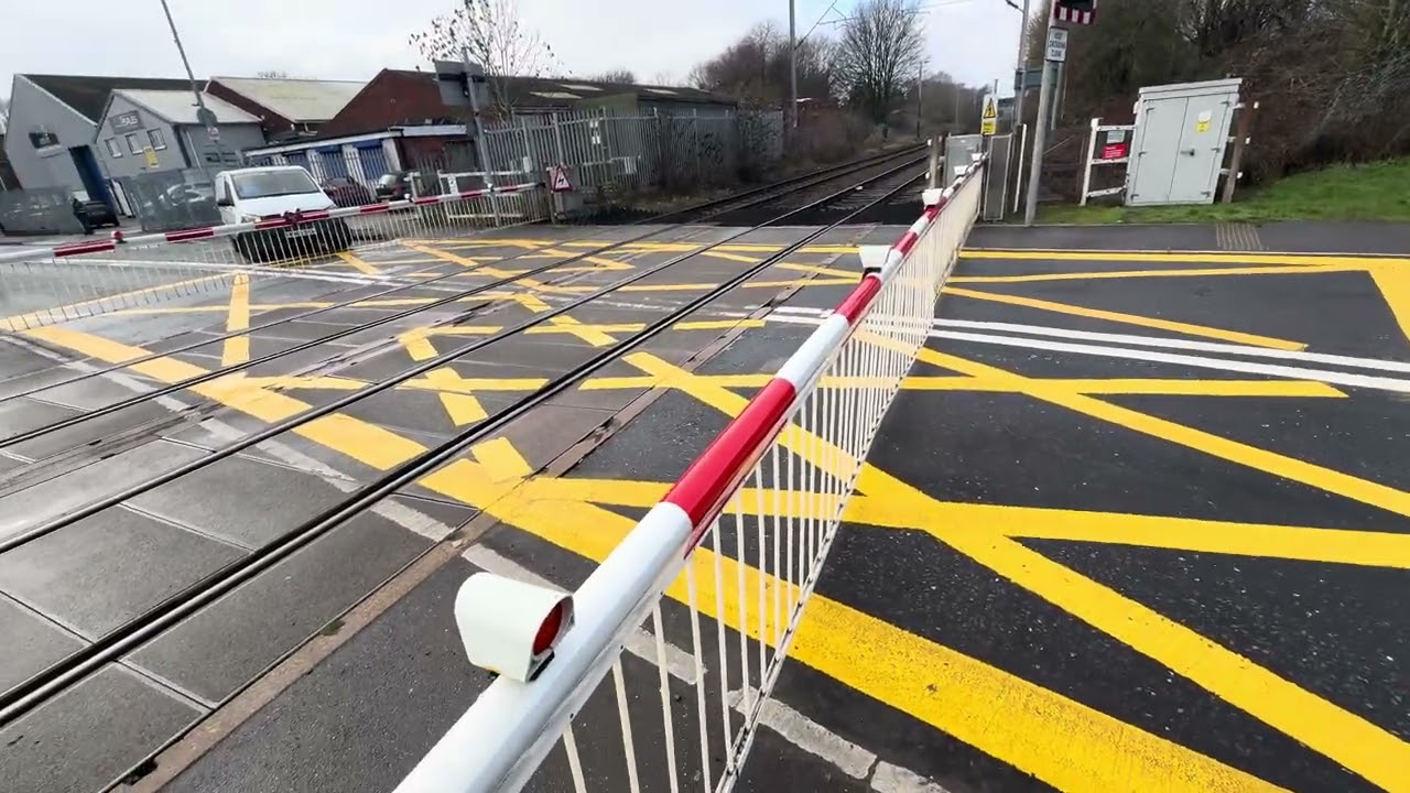 Noose Lane level crossing 04/02/2026 closure 4￼