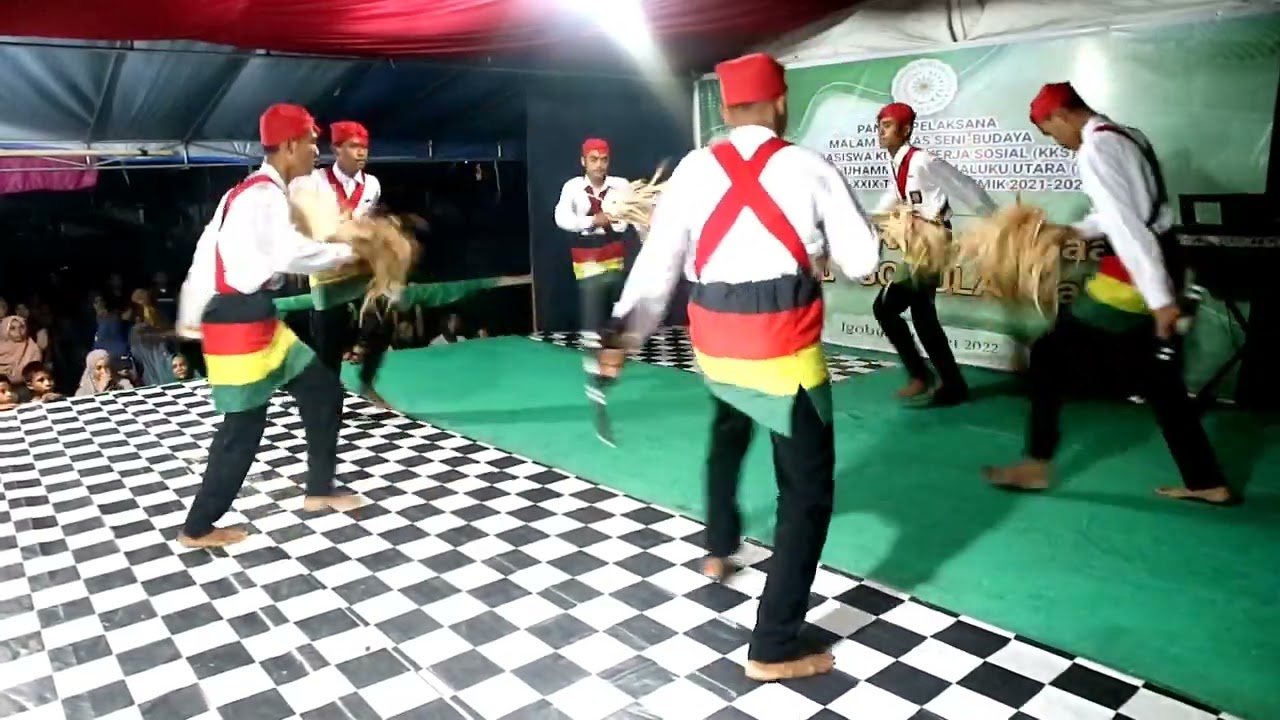Penampilan Soya-soya Utusan Dari Sanggar Seni Igobula, Pentas Seni Dan budaya KKS UMMU..