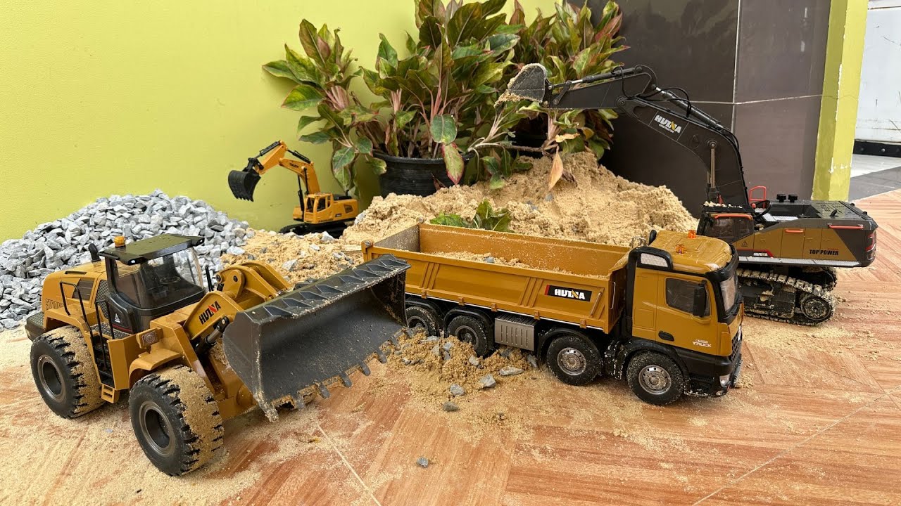 MASSIVE RC CONSTRUCTION SITE! Huina 1583 & 1592 Moving Tons of Dirt Like Real Trucks