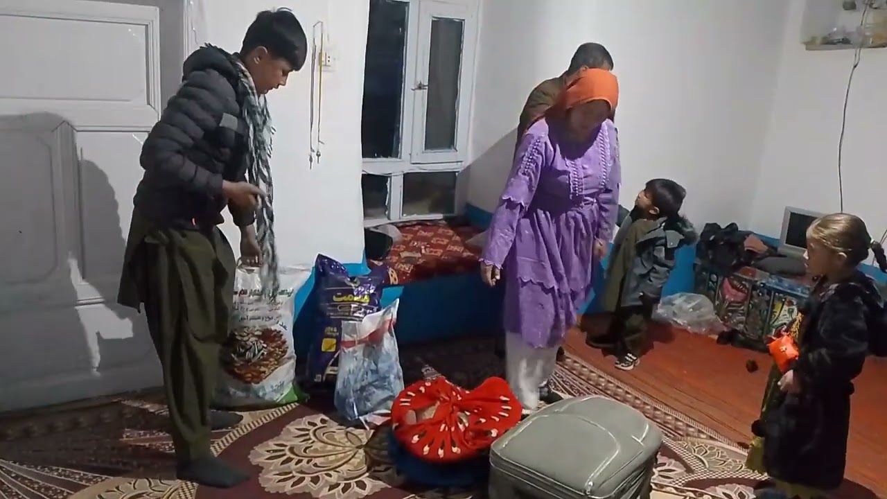 سلام دوستان عزیز صفحه مارا لایک وسبیکرایب کنید تشکر بردن سوغاتی جاغوری گندم بیریو قدید پتری دوستان