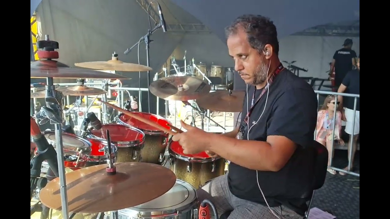 Show com a banda Baby doo em ponta de pedra 