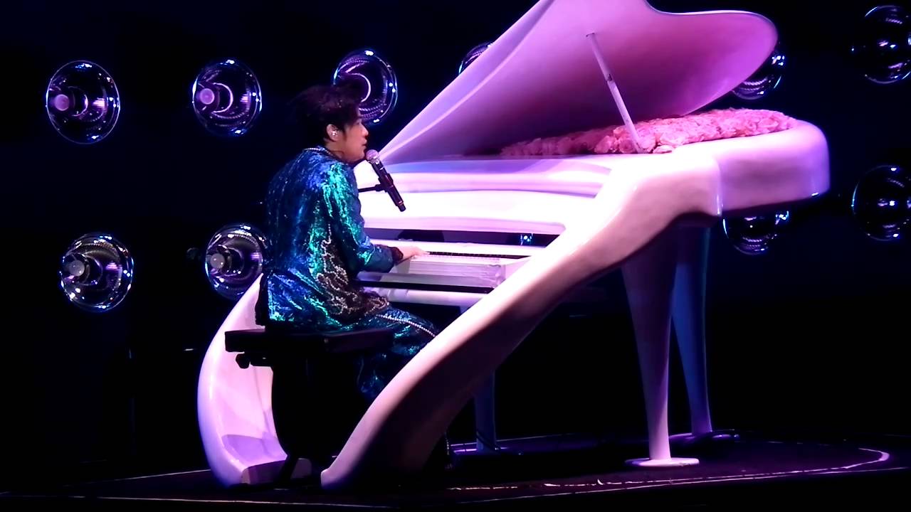 周杰倫 2010 超時代演唱會 24.9.2010 - 世界末日（自彈自唱）