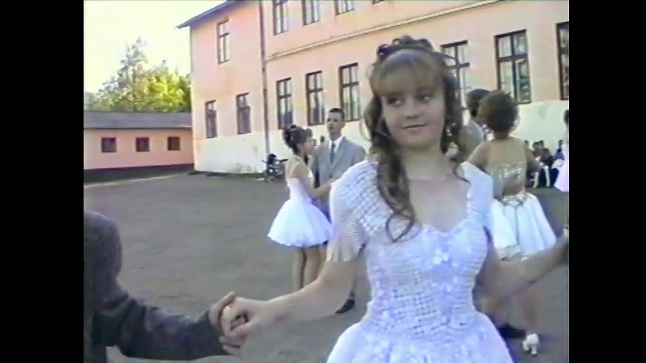 Balul de absolvire a Școlii din Voloca, cl. 9, a. 2000