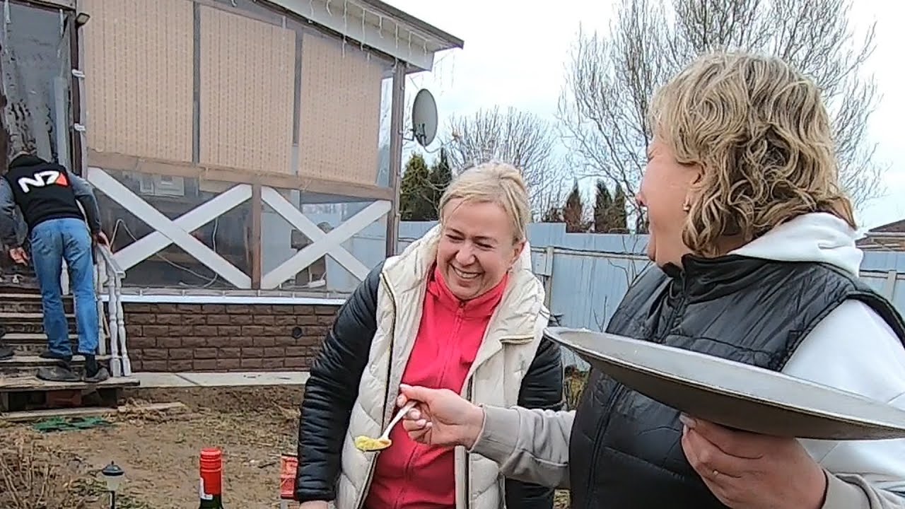 ОТКРЫЛИ СЕЗОН У СОСЕДЕЙ/Теплица к Посадке Готова