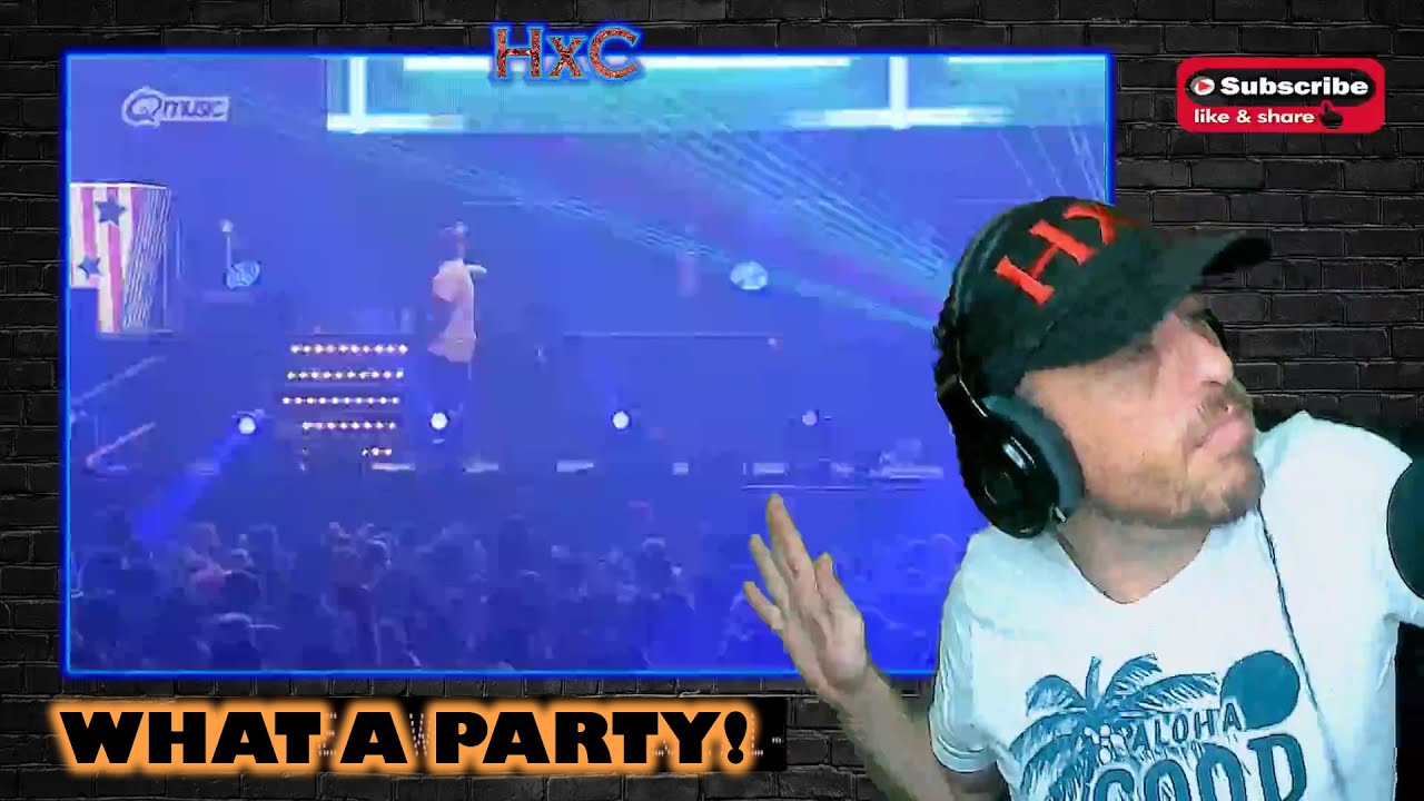 DJ Paul Elstak - 'Rainbow In The Sky / Life Is Like A Dance / Rave On' // Foute Party 2015 Reaction!