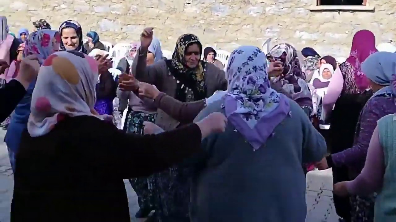 Mektebin Bacaları ~ Müzisyen Özlem Ökten  ile Akşehir Köy Düğünü
